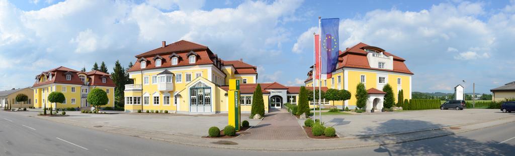 Gasthof Hotel Jaegerwirt Strasswalchen Exteriör bild