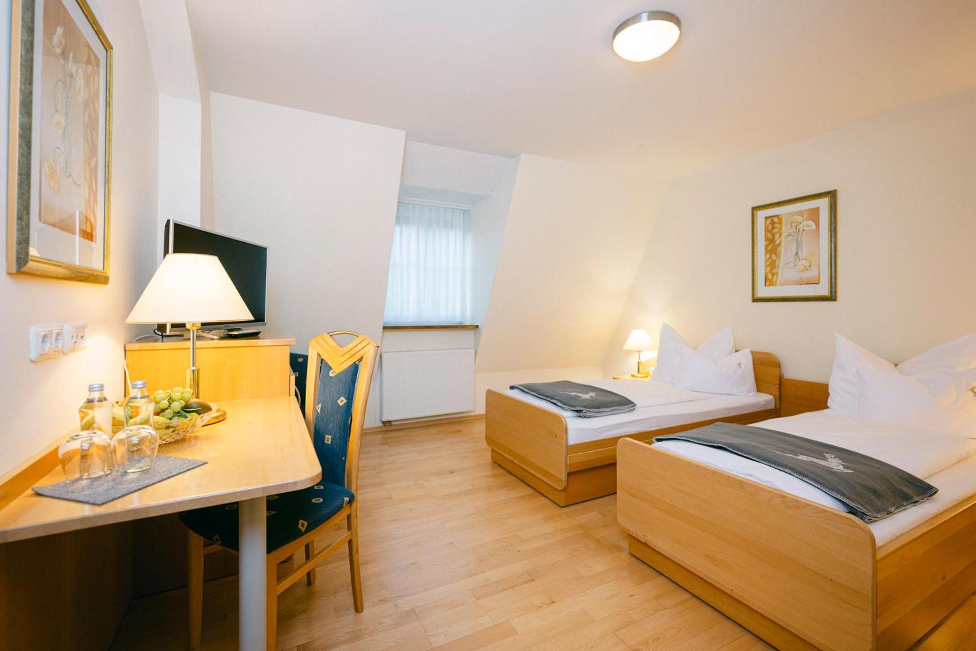 Gasthof Hotel Jaegerwirt Strasswalchen Exteriör bild