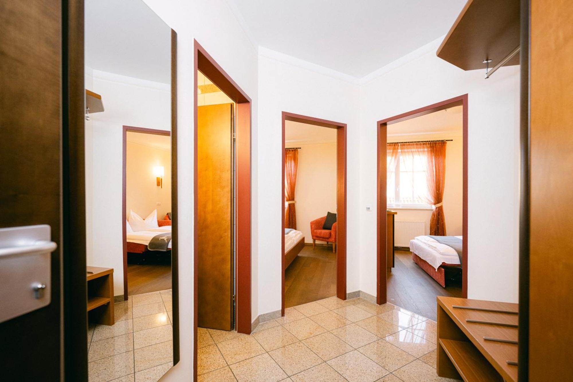 Gasthof Hotel Jaegerwirt Strasswalchen Exteriör bild
