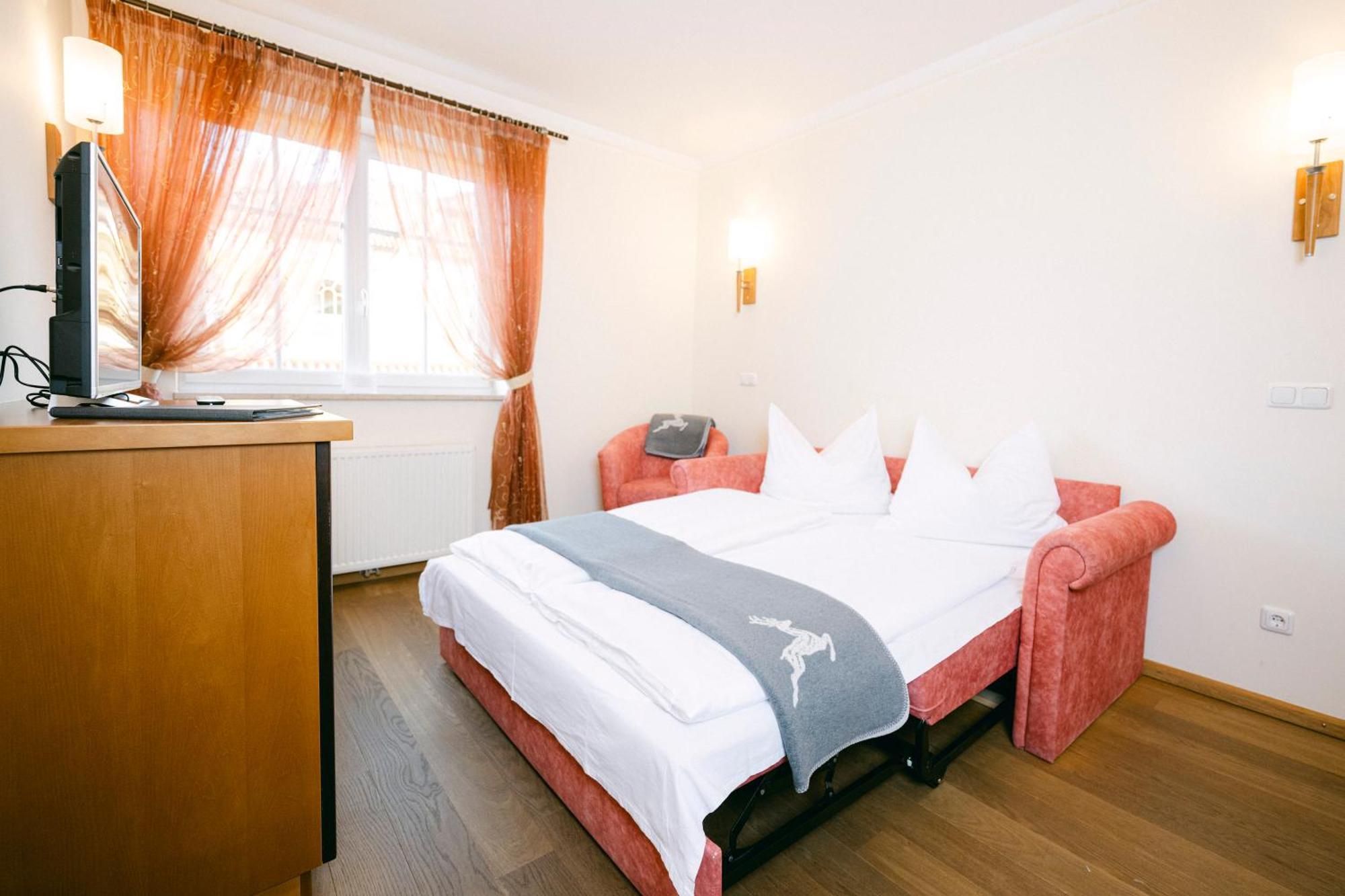 Gasthof Hotel Jaegerwirt Strasswalchen Exteriör bild