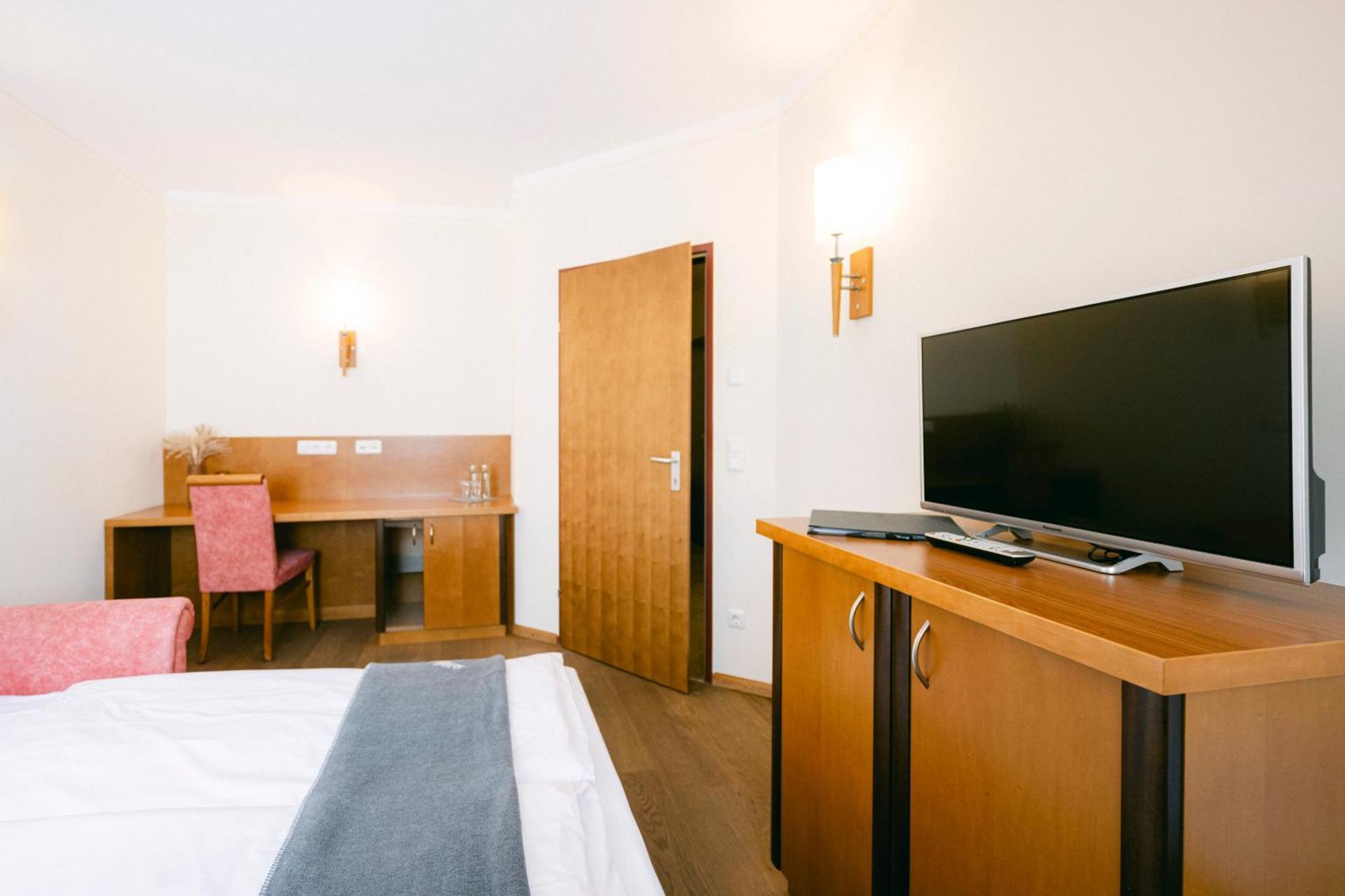 Gasthof Hotel Jaegerwirt Strasswalchen Exteriör bild