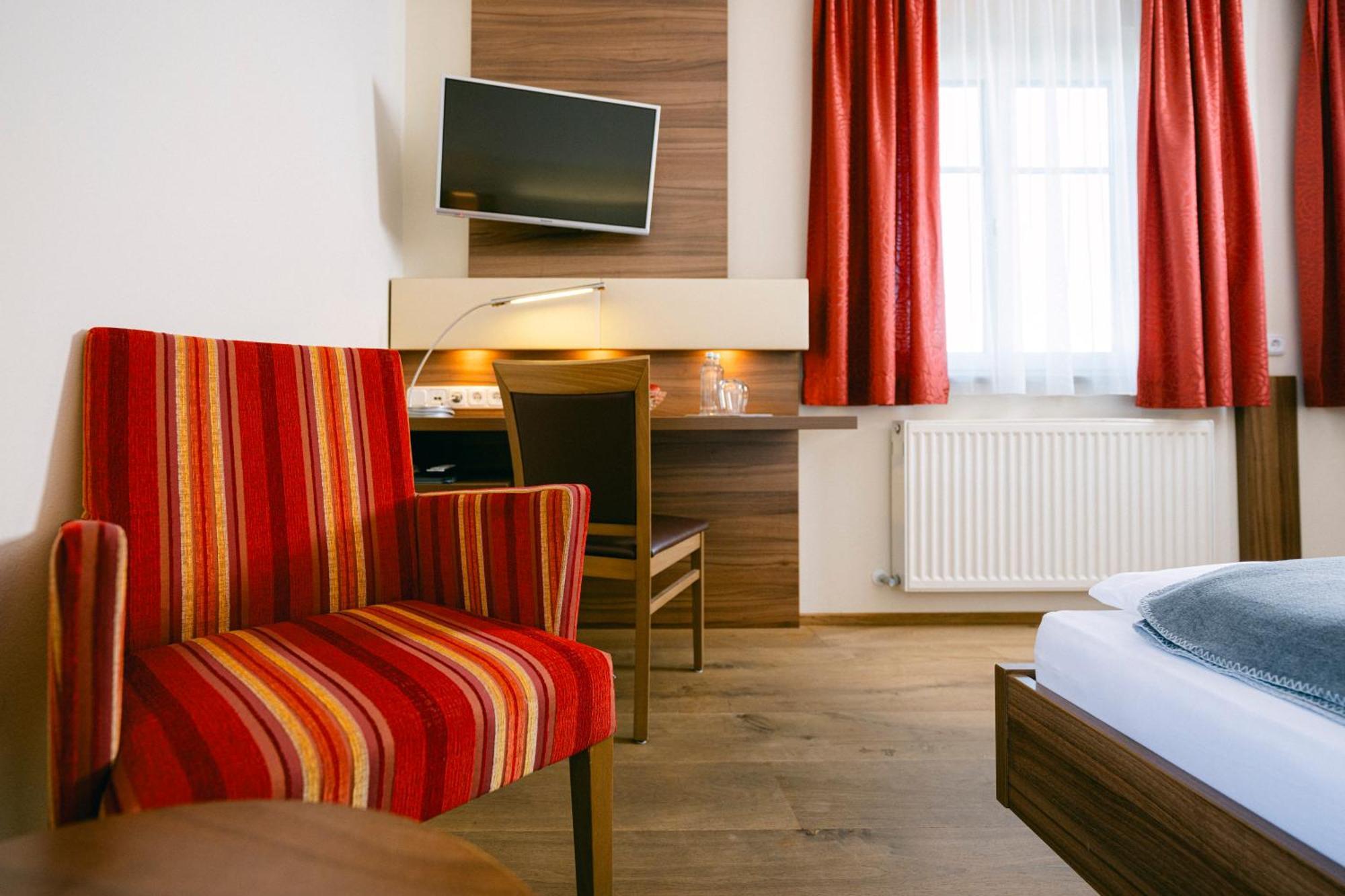 Gasthof Hotel Jaegerwirt Strasswalchen Exteriör bild