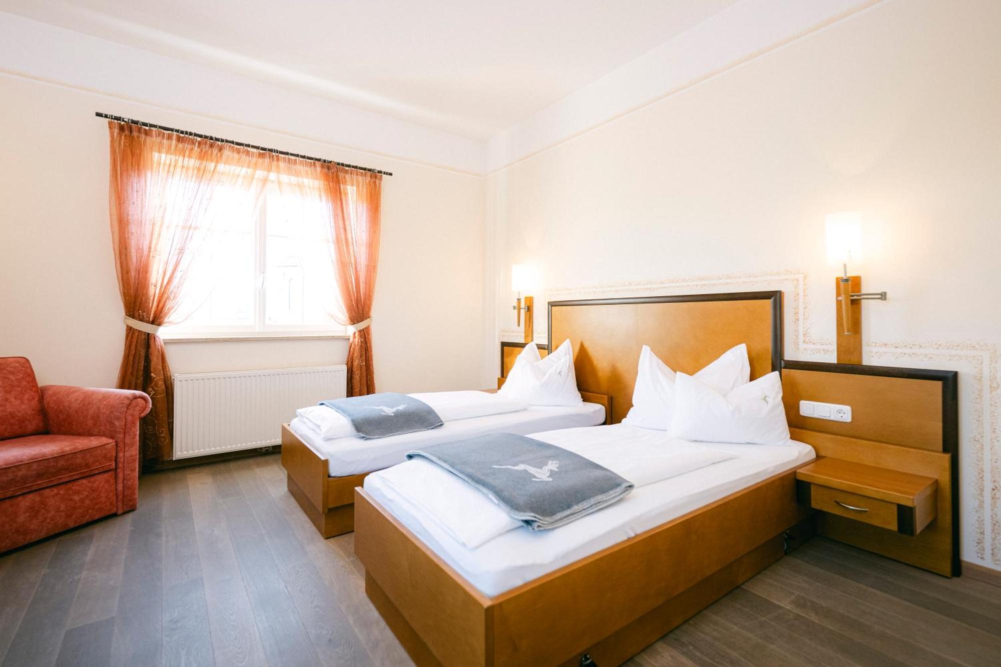 Gasthof Hotel Jaegerwirt Strasswalchen Exteriör bild