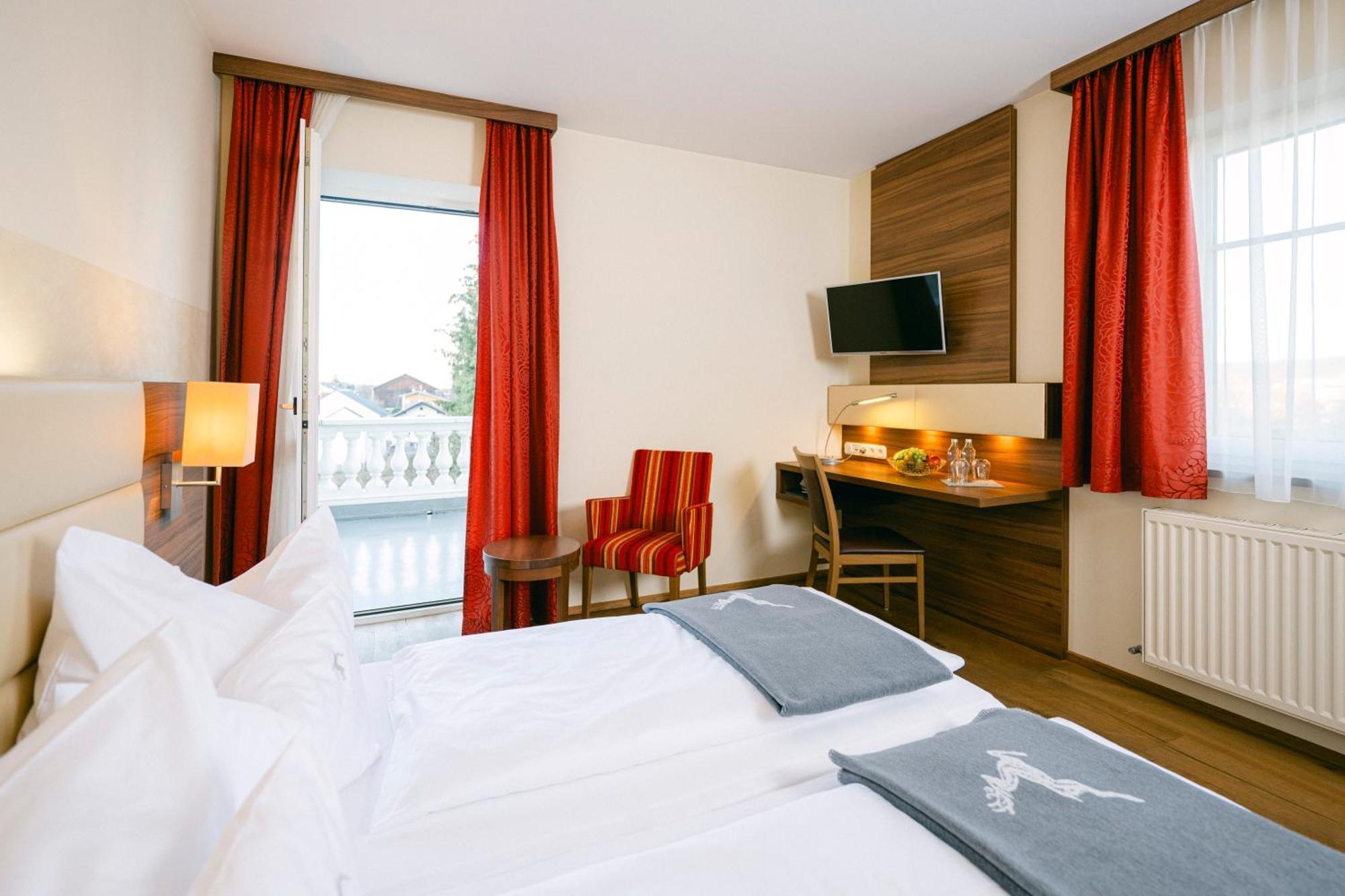 Gasthof Hotel Jaegerwirt Strasswalchen Exteriör bild